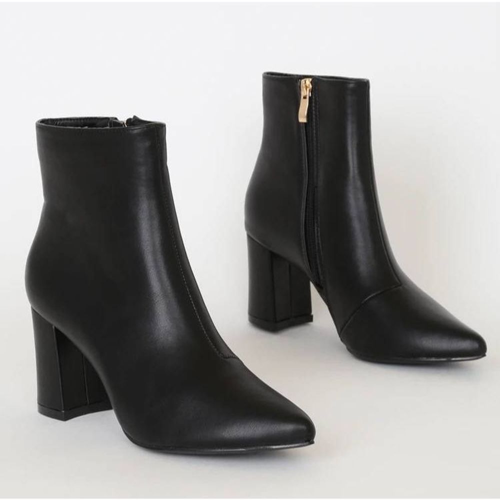 Lulus Sarai Black Pointed Toe Block Heel Vegan Leather Ankle Booties Size 8.5